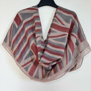Look Vintage oblong 29" x 32" cotton red gray beige pull on British flag scarf